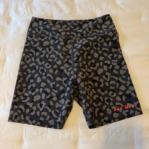 SDWFA White Fox Boutique Gray & Black Leopard Print Bike Shorts